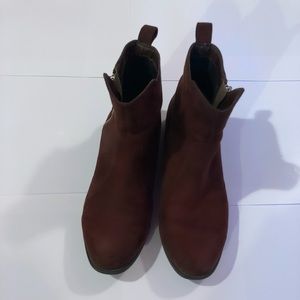 Brown Chelsea boots